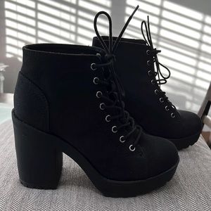 black boot with laces block heel